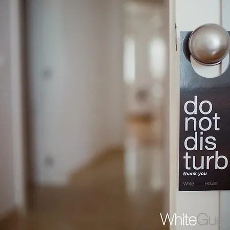White بينيش