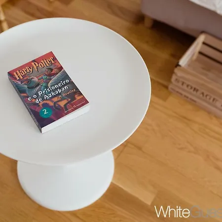 White * 페니케