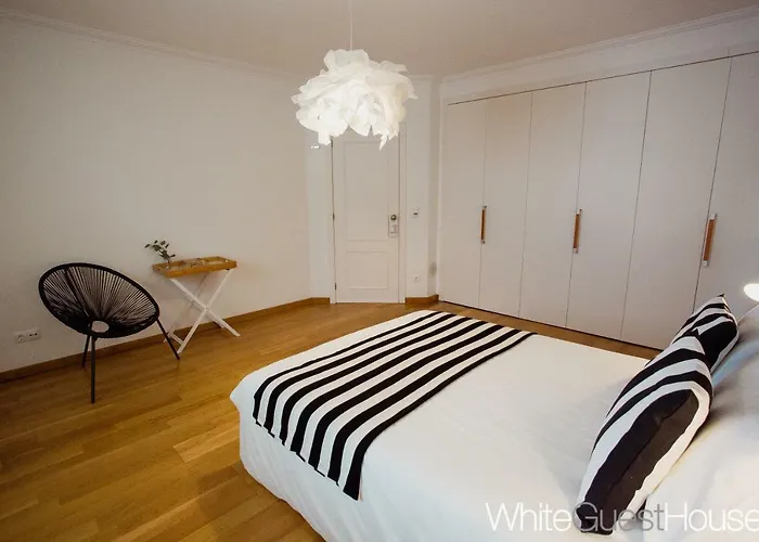 White Gasthof Peniche